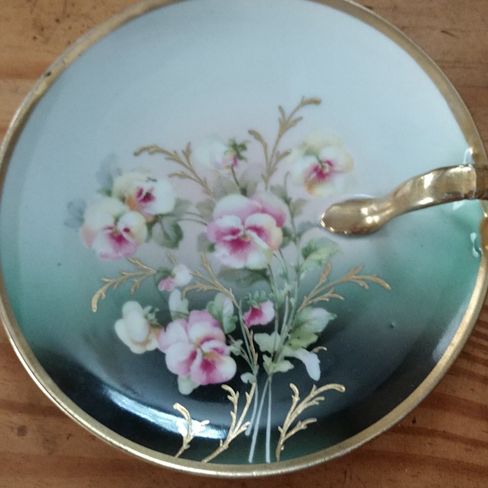 Beautiful Vintage Sweet Pea or Pink Pansy Victoria Porcelain Dresser Dish